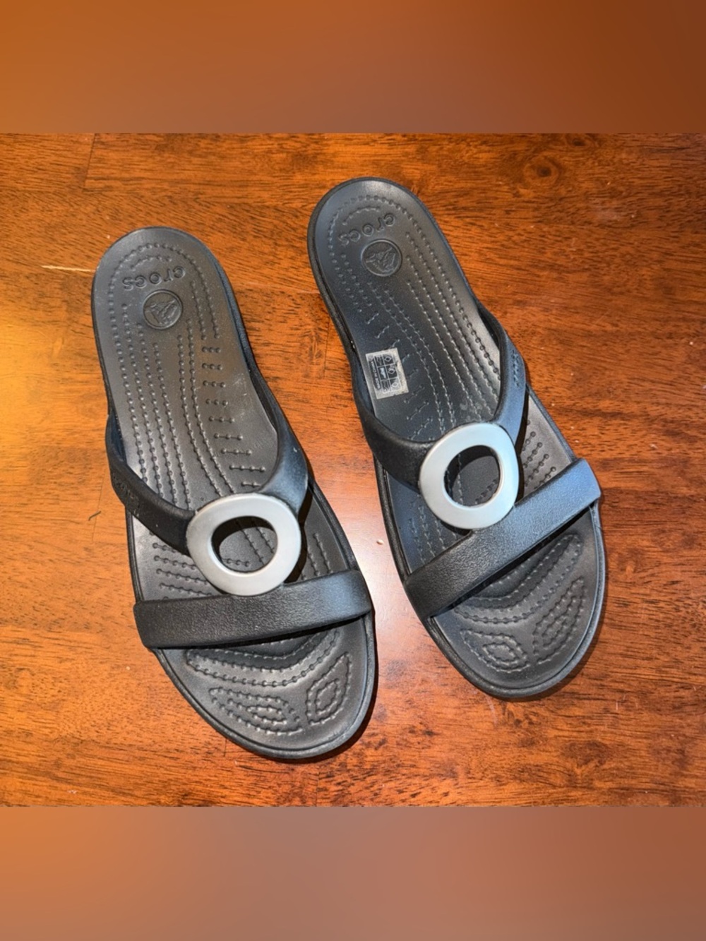CROCS women’s sandals sz 6 ✨